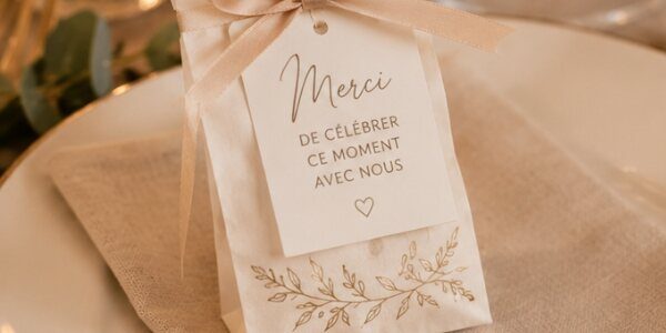 Sachet d'accueil personnalisé portant un message de remerciement aux invités